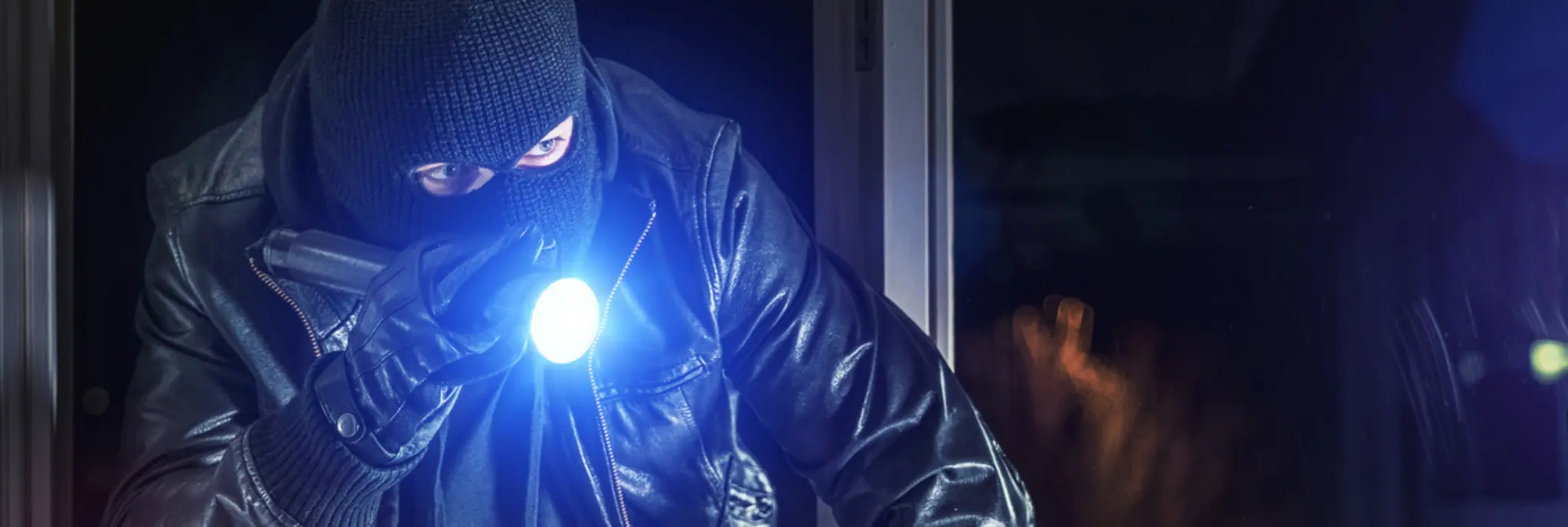 Raum-Aschaffenburg-Einbruch-T-ter-berrascht-Wer-hat-Verd-chtiges-beobachtet-Einbruch-in-Wohnung-Hoher-Beuteschaden-Falscher-Polizeibeamter-Bargeld-bergeben