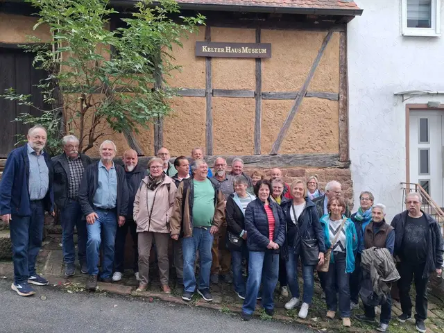 Jahrgang 1954/1955 Kirchzell vor dem KelterHausMuseum in Schneeberg | Foto: Klara Dolzer