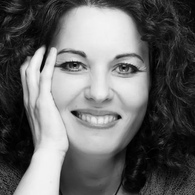 Judith Bergmann – Sängerin, Stimmbildnerin und Chorleiterin mit ganzheitlichem Ansatz: Seit über 30 Jahren begleitet sie Menschen auf dem Weg zu einer freien, authentischen Stimme.