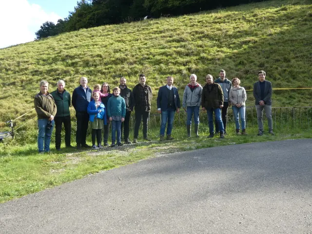 Gruppenbild der Exkursionsteilnehmer mit Minister Peter Hauk | Foto: Landschaftserhaltungsverband Neckar-Odenwald-Kreis e. V.