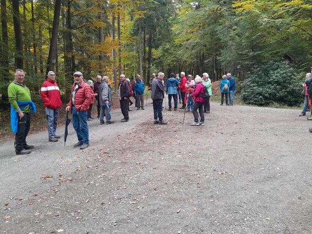 Warten auf den Rest der Gruppe an einer Kreuzung | Foto: Ferdinand Lang