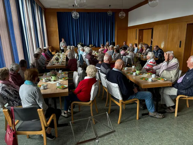 Waltraud Schönborn begrüßte die Ehrengäste. | Foto: Christa Schmitt