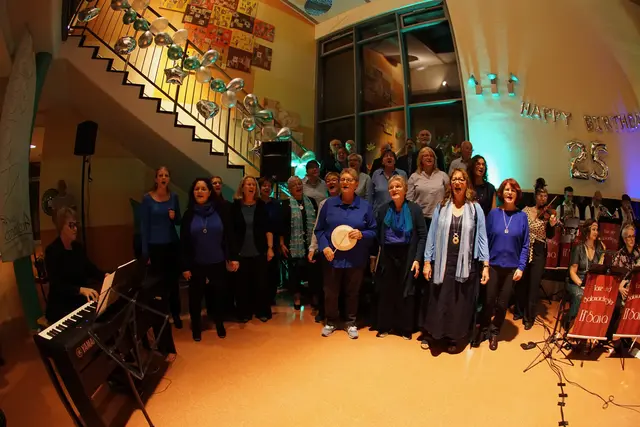 Das Tanz- und Salonorchester Elsenfeld El’Sava und der Jubiläums-Gesangsverein Großheubach Acalanto (seit 25 Jahren im besten Chor-Alter) präsentierten ein abwechslungsreiches Programm, das von klassischen Salonstücken über schwungvolle Musik bis hin zu modernen Chorarrangements reichte. 