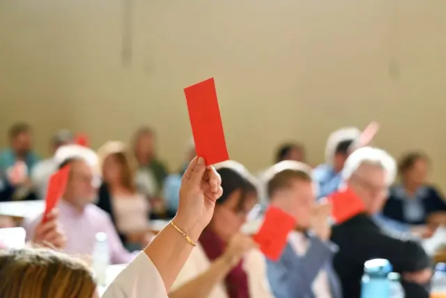 Abstimmung in Rot. | Foto: Michael Wöber