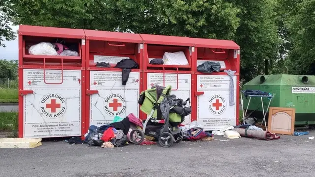 So bitte nicht! Wilde Müllablagerungen an Containern belasten Umwelt, Bauhöfe und die Allgemeinheit – illegale Ablagerungen können zudem mit Bußgeldern geahndet werden.; 

 | Foto: DRK Buchen