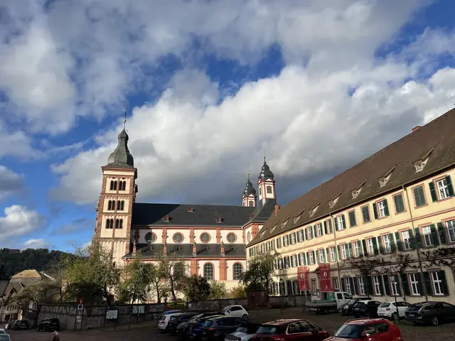 Blick zur einstigen Benediktinerabtei in Amorbach