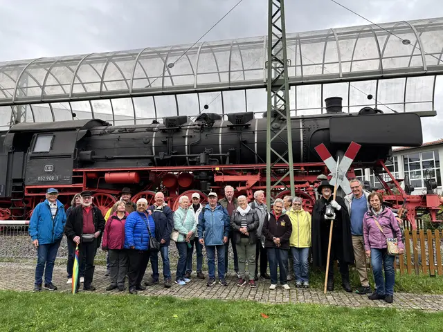 Lok der 50er Baureihe und Lokomotivführer | Foto: Helga Dietzer