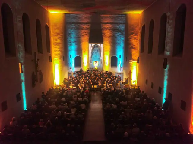 Das Symphonische Blasorchester Sulzbach brachte die Kirche St. Margareta mit warmen Erinnerungen klangvoll zum strahlen. | Foto: Adina Seitz