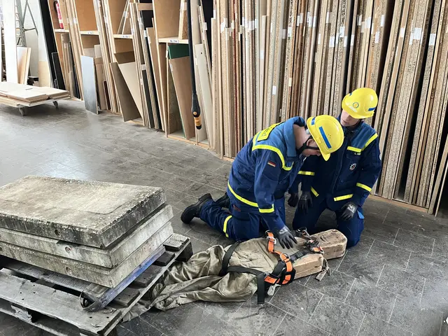 Erste Kontaktaufnahme mit der aufgefundenen Person. | Foto: Marco Schlackl Grech