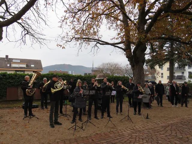 Die Stadtkapelle Miltenberg übernahm in bewährter Weise die musikalische Gestaltung der Andacht an Allerheiligen | Foto: Nina Reuling