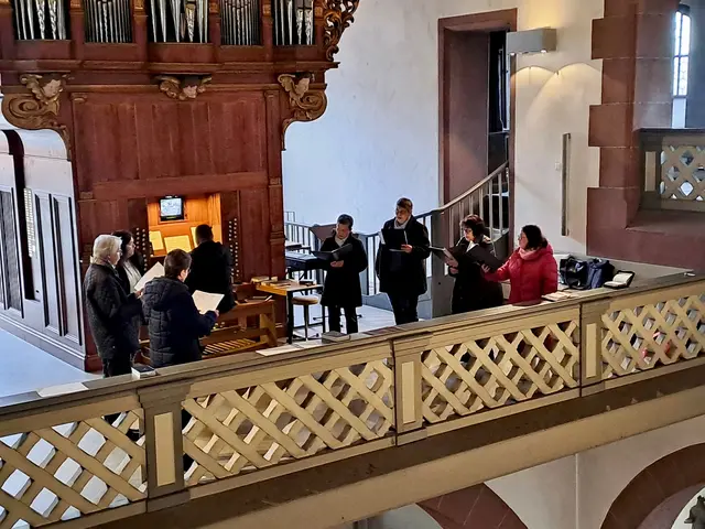 Die Schola Cantorum (Ltg. Markus Heinrich) übernahm die musikalische Gestaltung der Messfeier zu Allerheiligen | Foto: Martin Winkler