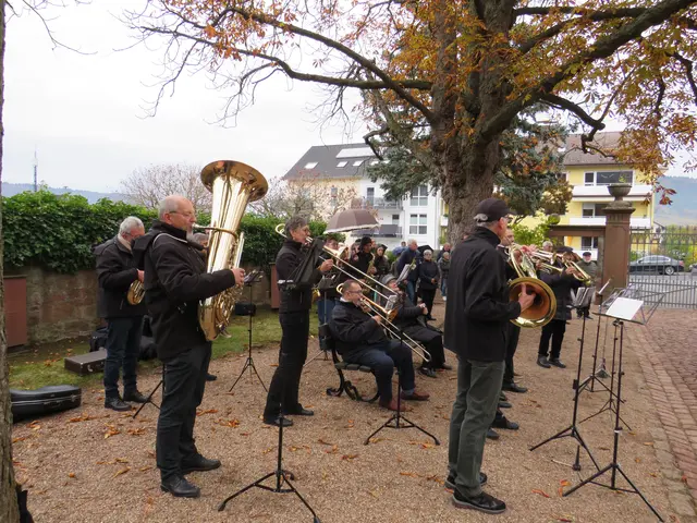 Die Stadtkapelle Miltenberg übernahm in bewährter Weise die musikalische Gestaltung der Andacht auf dem Hauptfriedhof | Foto: Nina Reuling