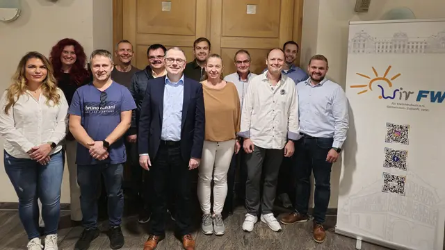 Die Kandidatinnen und Kandidaten der WIR - Freie WÄhler für Kleinheubach Gemeinderatsliste. V.l.n.r.: Denise Hadulla, Monique Haas, Rolf Melzer, Bernd Broßler, Holger Neef, Thomas Schneider, Yannick Hornich, Melanie Höfner, Thomas Hennig, Thomas Wittassek, Frederik Kohl, Pascal Horak (auf dem Bild fehlen: Gerald Hornich, Sven Fertig, Nora Fertig, Tatjana Klinec) | Foto: WIR - Freie Wähler für Kleinheubach e.V.