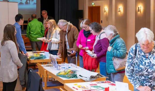 Zahlreiche Aussteller präsentierten beim Palliativ-Hospiztag ihre Angebote. | Foto: Winfried Zang