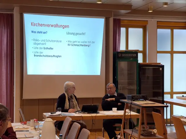 Pfarrgemeinderatsvorsitzende Astrid Lurz und Monsignore Franz Leipold beim Begegnungstag der Kirchenverwaltungen und Gemeinde-Team- Mitarbeiter der Pfarreiengemeinschaft St. Wendelinus und St. Laurentius | Foto: Andrea Schell