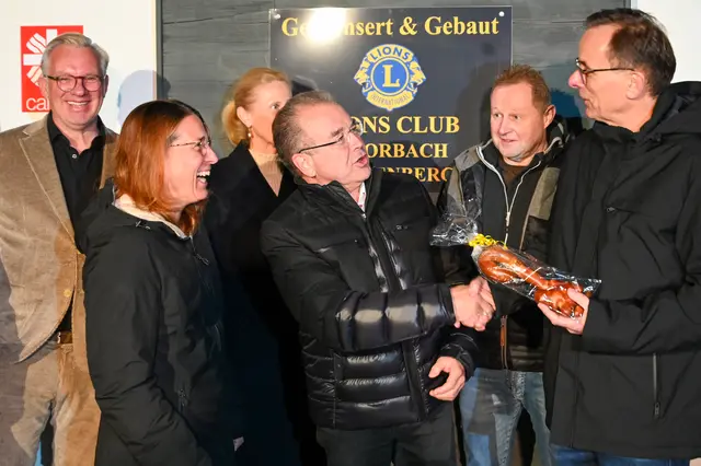 von links:
Stephen Knapp, Meike Wirl, Britta Knapp, Dr. Martin Westarp, Volker Mayer, Herr Wolfgang Härtel  
 | Foto: Waldemar Stockert