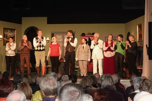 Foto: Ein packender Krimi von Agatha Christi wird in einer neuen Inszenierung in Amorbach am 13., 14. und 15.11.2025 präsentiert. Foto: Roland Schönmüller. 