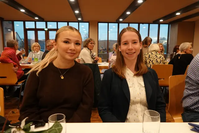 Zwei junge Physiotherapeutinnen zu Gast mit Spezialausbildung