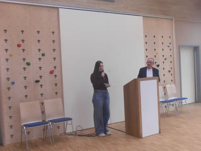 Dipl.-Ing. Peter Farrenkopf und Architektin Sophie Schwarz gaben Einblicke in Planung und Bauphase. 