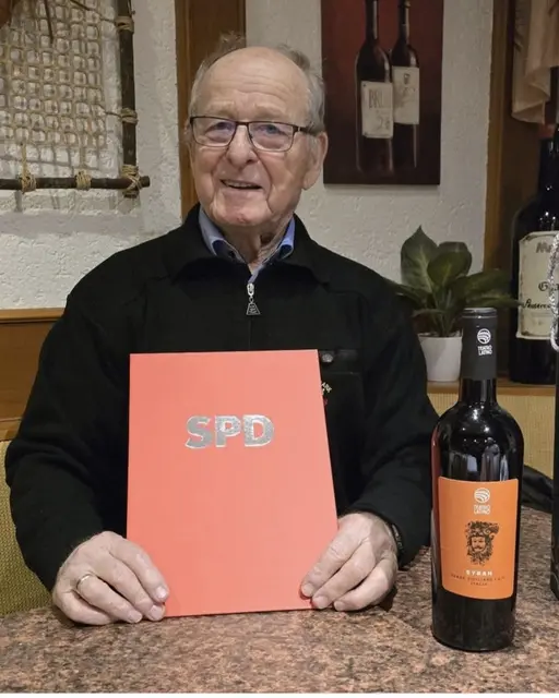 Manfred Müller hat 50 Jahre der SPD die Treue gehalten und sich auf allen Ebenen engagiert | Foto: SPD Nilkheim-Leider
