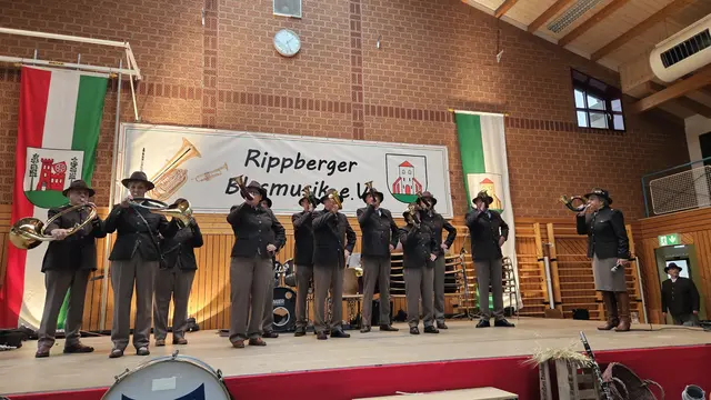 Die Jagdhorn-Bläsergruppe Waidmannsheil Buchen spielte unter der musikalischen Leitung von Frau Renate Heitmann auf. | Foto: Rippberger Blasmusik e.V.