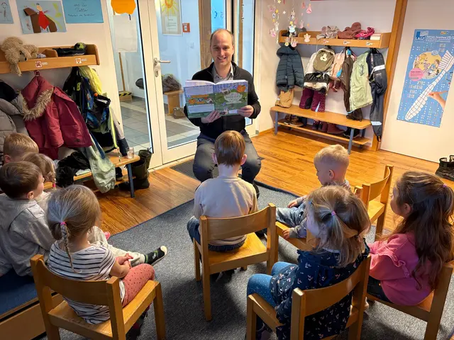 Bürgermeister Markus Krebs beim Vorlesetag im Kindergarten Pusteblume in Soden | Foto: Markt Sulzbach a.Main