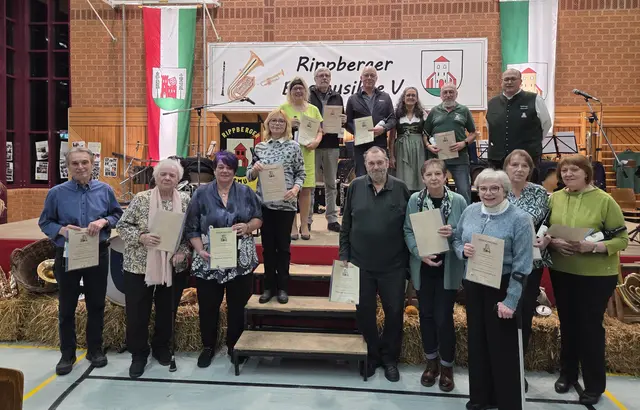 Nicht allein aktive, auch viele passive Mitglieder wurden von der Rippberger Blasmusik für langjährige Treue zum Verein geehrt. | Foto: Rippberger Blasmusik e.V.