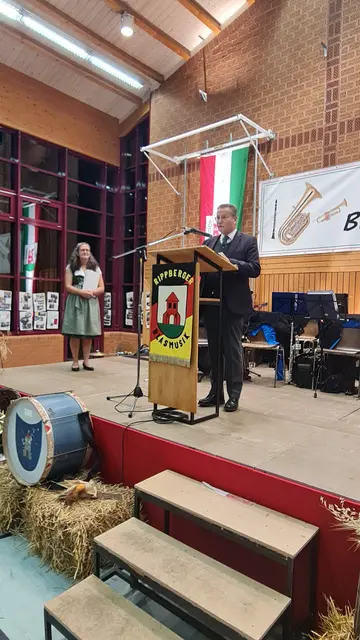 Minister Peter Hauk (MdL) besuchte die Rippberger Blasmusik anlässlich deren Jubiläum in seinem Heimatort und hielt die Festrede | Foto: Engelbert Kötter