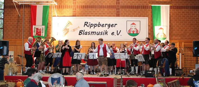 Zu Kaffee und Kuchen spielte der Musikverein Schippach unter Ihrem Dirigenten Daniel Schneider zum Festausklang auf. | Foto: Rippberger Blasmusik e.V.