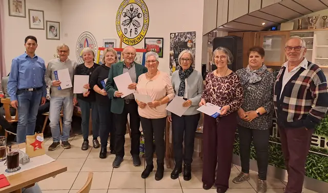 v.l.n.r. Pierre Lieske, Ludwig Horn, Irmgard Horn, Marion Zink, Siegfried Kulik, Gertrud Schmitt, Brigitte Gewinnus, Anita Löhr, Sieglinde Berberich und Eberhard Schlage 
 | Foto: Verena Ballweg 