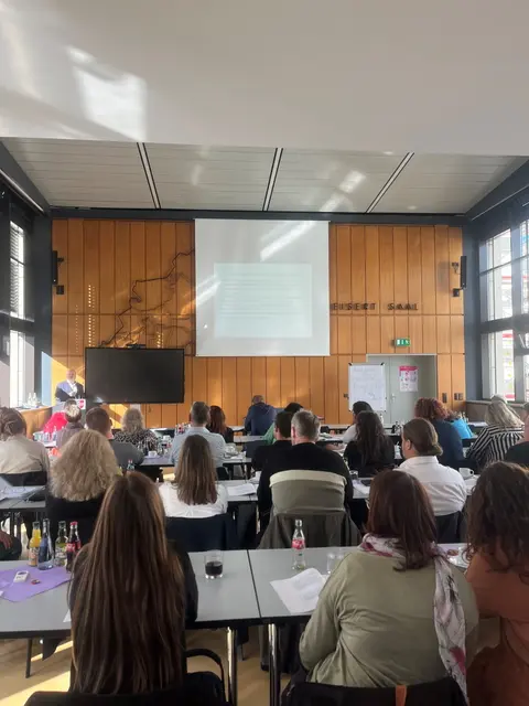 Rechtsanwalt Dr. Jörg Tänzer aus Berlin führte Berufsbetreuer fundiert und praxisnah durch das zentrale Thema „Verantwortung und Pflichten der Betreuer sowie die Schnittstelle zu Sozialleistungen“. 

 | Foto: Landratsamt Neckar-Odenwald-Kreis