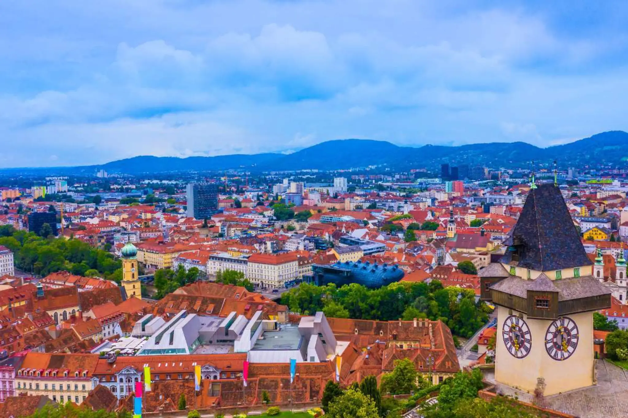 Wolken-mit-Bodenhaftung-Cloud-Computing-in-Belgien-2025