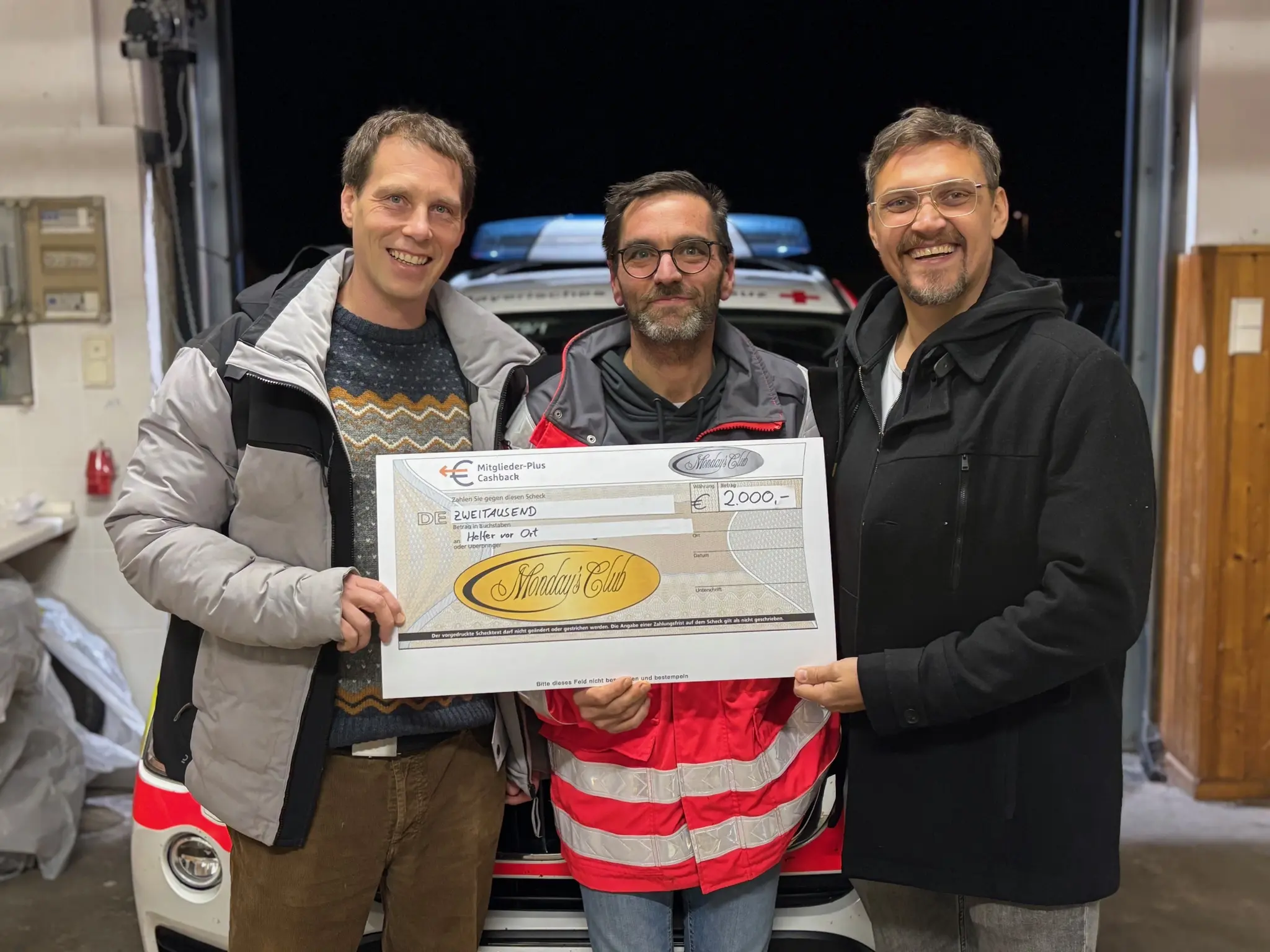 Monday-s-Club-spendet-2000-f-r-die-Helfer-vor-Ort-