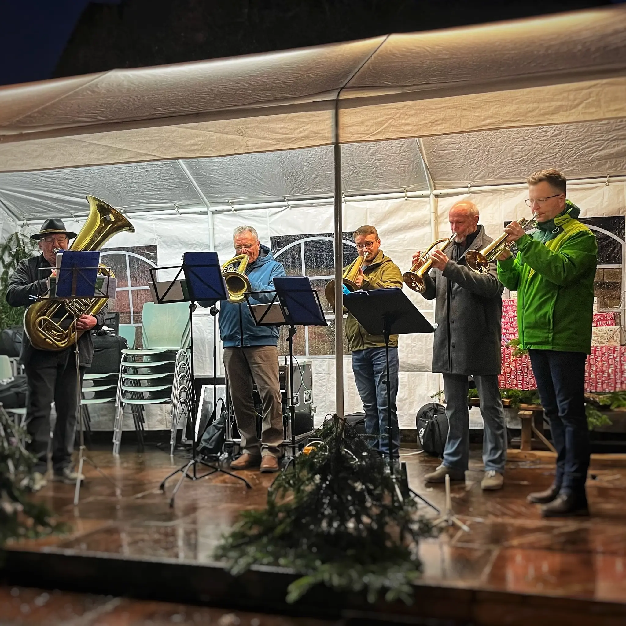 Adventsauftritt-im-Weihnachtsdorf-Kloa-Paris-