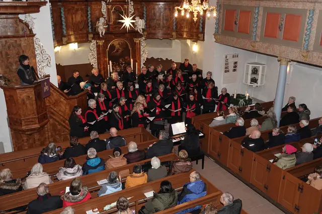 Das Adventskonzert 2025 in Kleinheubach in der St. Martins-Kirche war mehr als nur ein musikalischer Auftakt in die Vorweihnachtszeit – es war ein Fest für die Sinne, für Herz und Seele.