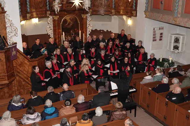 Das Adventskonzert 2025 in Kleinheubach in der St. Martins-Kirche war mehr als nur ein musikalischer Auftakt in die Vorweihnachtszeit – es war ein Fest für die Sinne, für Herz und Seele.