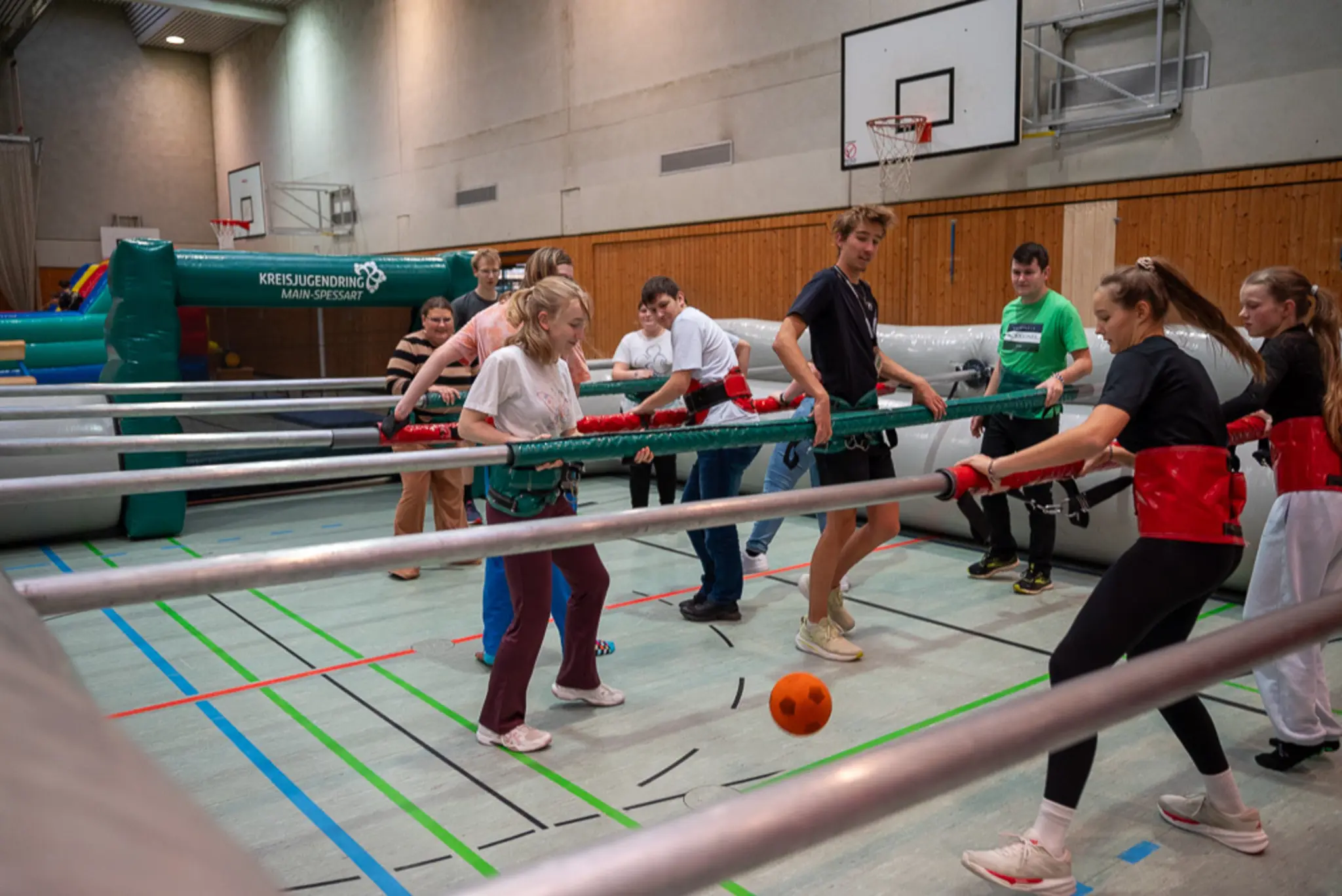 POP-UP-Indoorspielplatz-der-Evangelischen-Jugend-in-der-Parzivalhalle-in-Amorbach