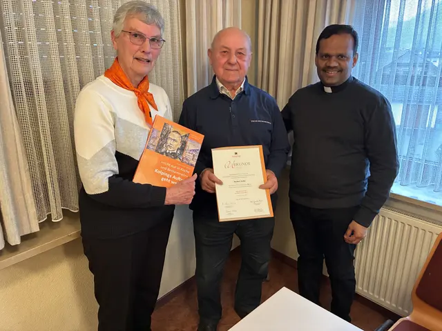 Jubilar Norbert Kuhn mit der 1.VS Elvira Kuhn u. PV ARUL | Foto: Kolpingfamilie Schneeberg