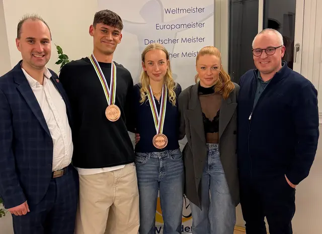 v.l.n.r.: Bürgermeister Markus Krebs, Niklas Kreuzmann, Celine Stapf, Hanna Auth, Christian König | Foto: Markt Sulzbach a.Main