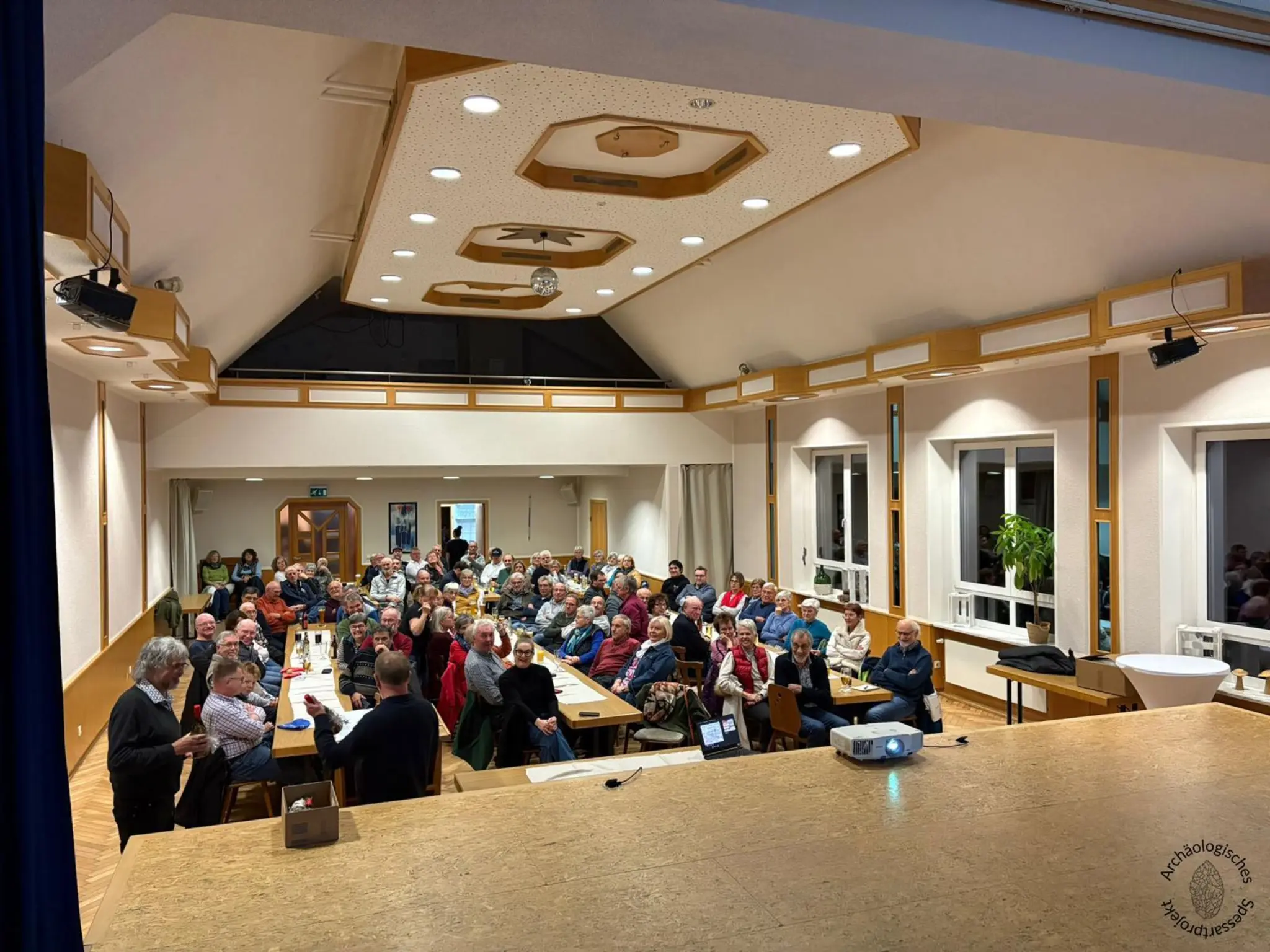 -Schichten-Scherben-und-jede-Menge-Steine-