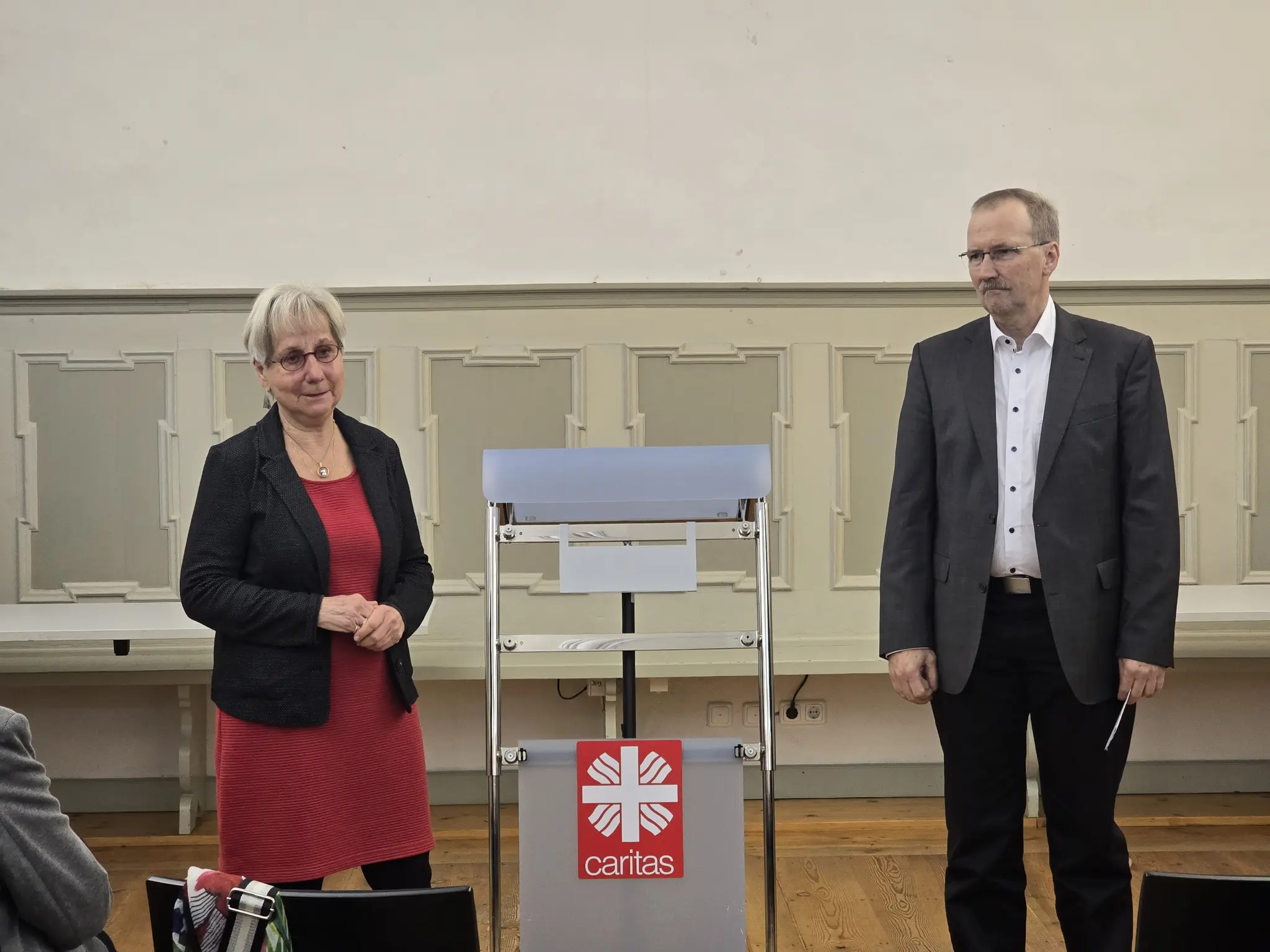 Erika-Kraft-und-Dr-Albert-Brendle-aus-dem-Team-des-MartinsLaden-Miltenberg-feierlich-verabschiedet