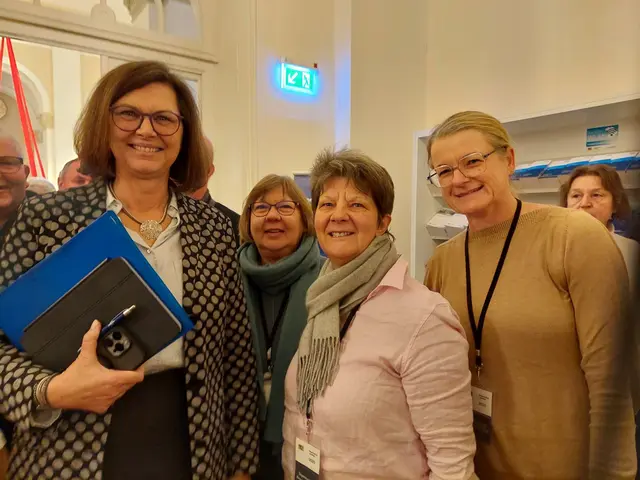 Landtagspräsidentin Ilse Aigner mit Teilnehmern der Besuchergruppe | Foto: Bürgerbüro Thomas Zöller