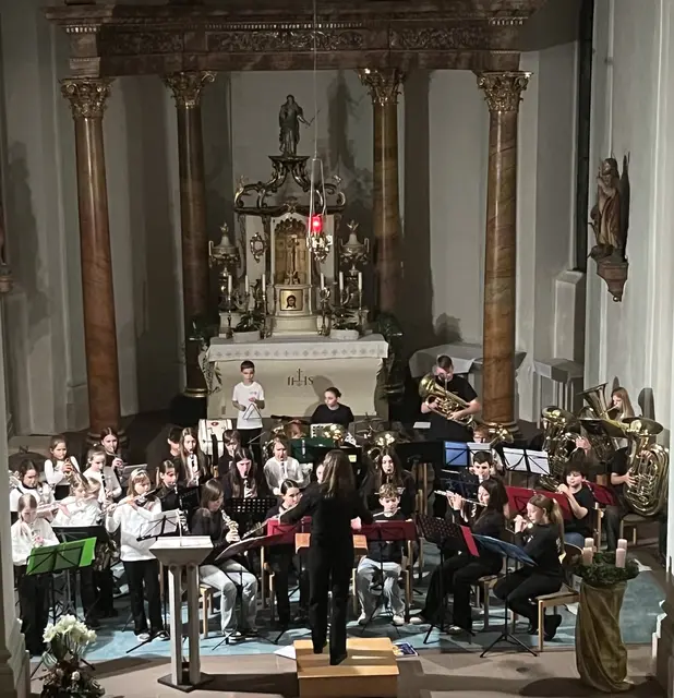 Gemeinsame Zugabe der Bläserjugend des Musikverein Edelweiß Sulzbach unter der Leitung von Yvonne Reis | Foto: Mia Busse