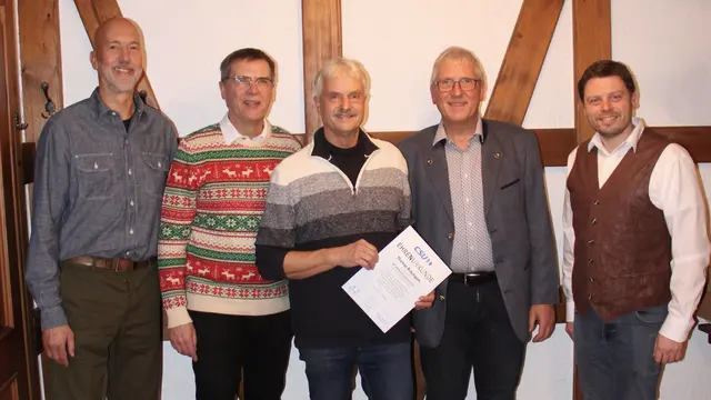 Bürgermeisterkandidat Martin Hohm, Bürgermeister Siegfried Scholtka, CSU Ortsvorsitzender Hilmar Rothermich und Landratskandidat Björn Bartels gratulierten Thomas Bräutigam für 40 Jahre Mitgliedschaft in der CSU. | Foto: Hilmar Rothermich