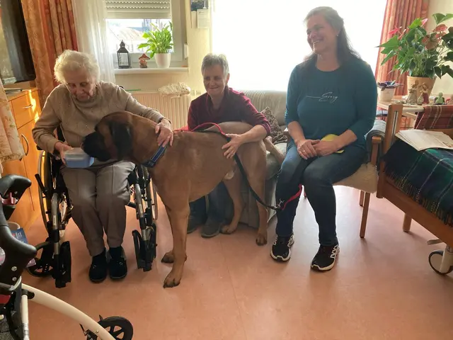 Besuchshund Piccolino mit Frauchen Conny brachte Freude ins ASB-Haus in Hardheim. | Foto: ASB Region Heilbronn-Franken