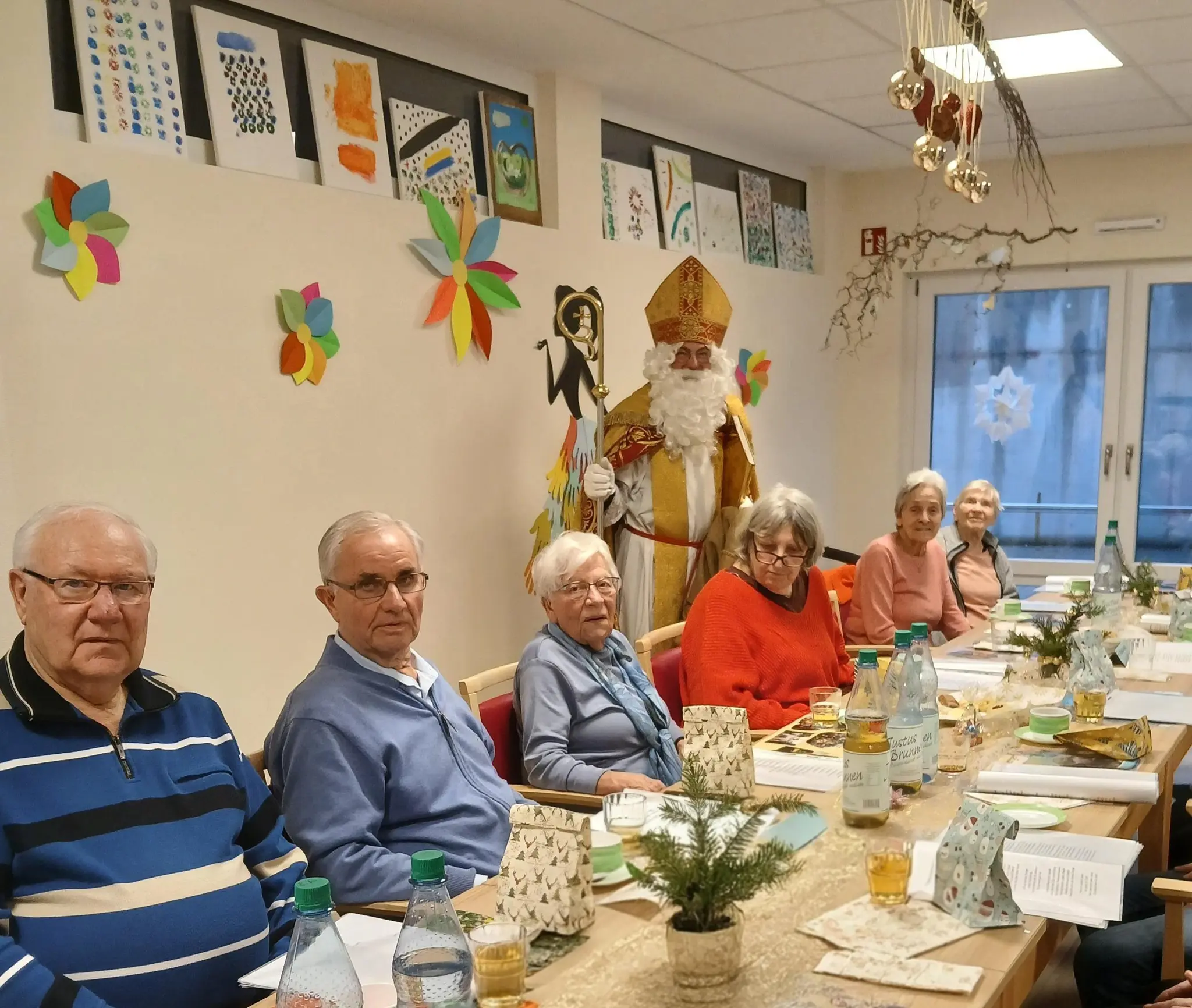 Nikolausbesuch-in-der-Tagepflege-B-rgstadt