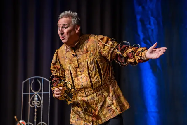 Bernd Lafrenz mit seiner Soloinszenierung von Romeo und Julia | Foto: Michael Pohl