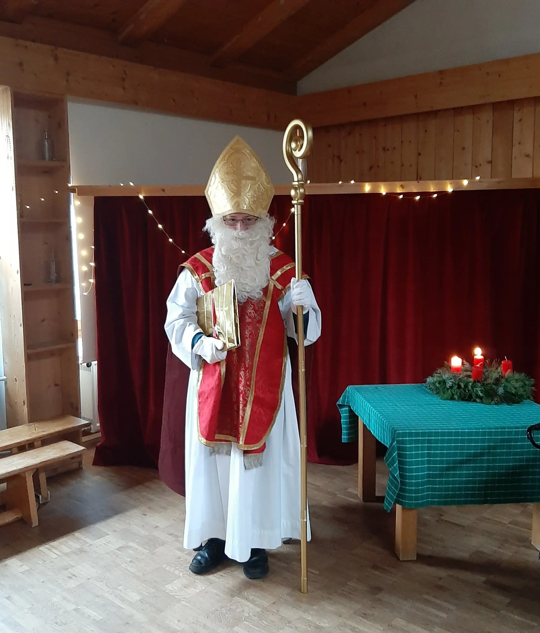 Der-Nikolaus-besucht-unseren-Kindergarten-Maria-Hilf