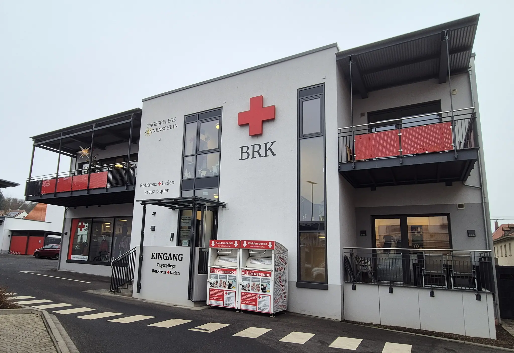 15-Jahre-Rotkreuz-Laden-kreuz-quer