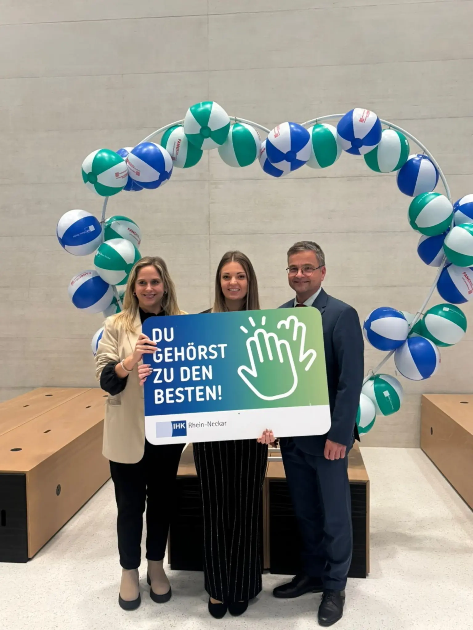 Michelle-Ehrmann-als-Pr-fungsbeste-ausgezeichnet